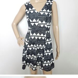 H&M Black and White Sleeveless V-Neck Mini Dress